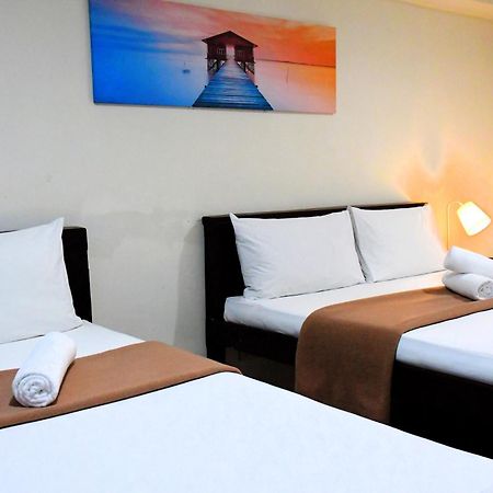 Arzo Hotel Makati Makati City Buitenkant foto