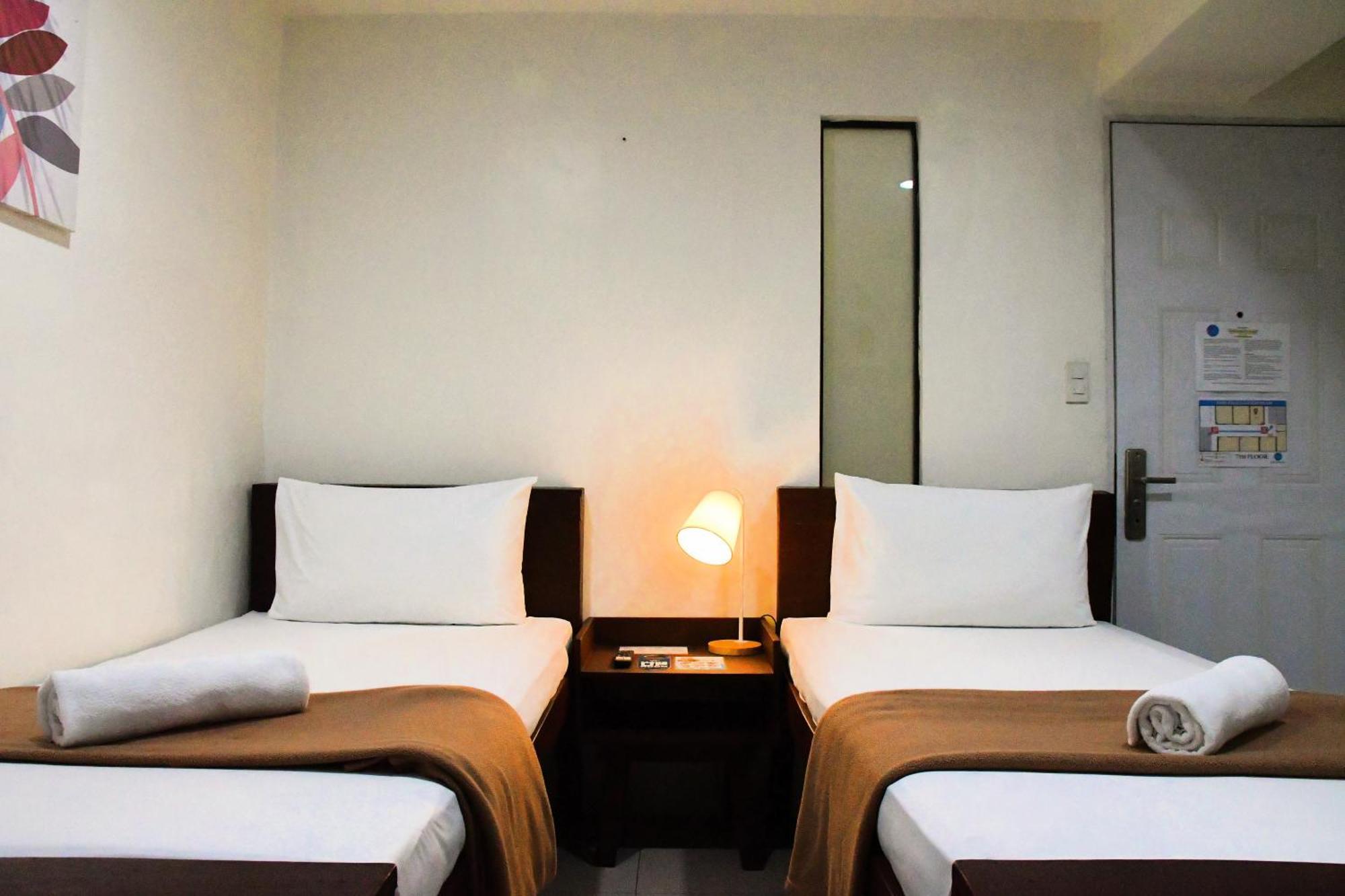 Arzo Hotel Makati Makati City Buitenkant foto