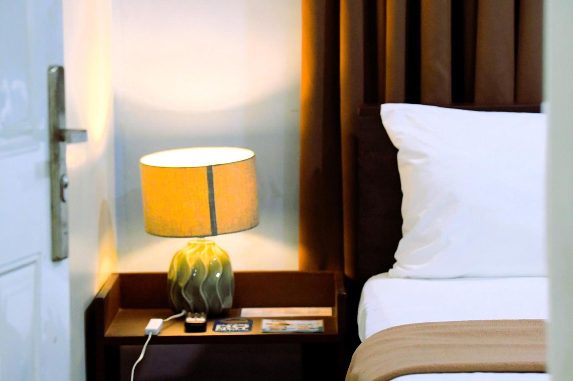 Arzo Hotel Makati Makati City Buitenkant foto