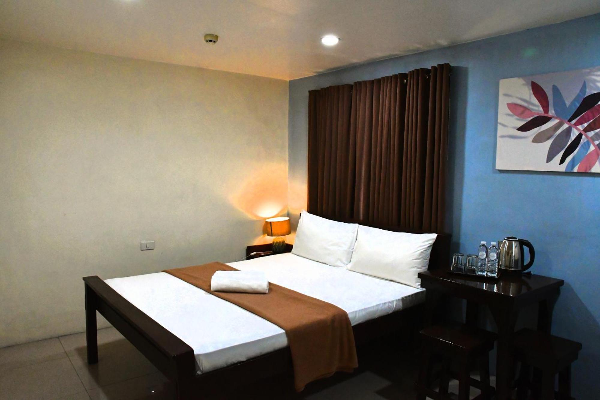 Arzo Hotel Makati Makati City Buitenkant foto